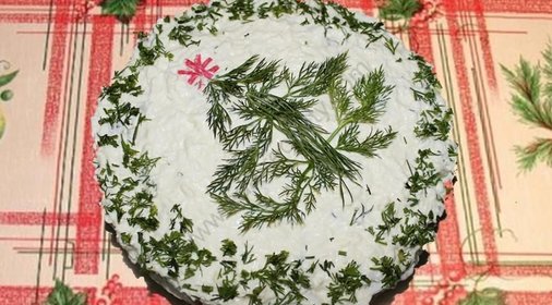 Салат На траве дрова с кириешками и колбасой