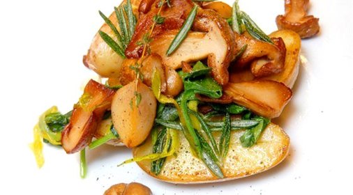 Лесные грибы в сливочном масле, шерри и лимоне