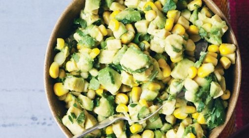 Салат с кукурузой и авокадо
