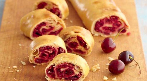 Венгерский ретеш с вишней