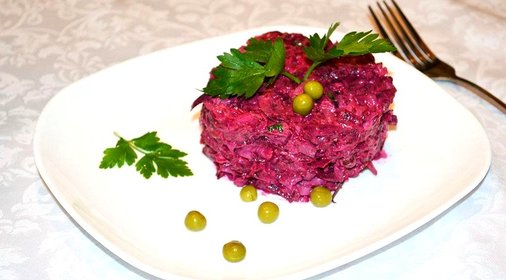 Салат со свеклой и горошком