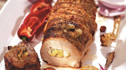 Свинина, фаршированная грушами и киви