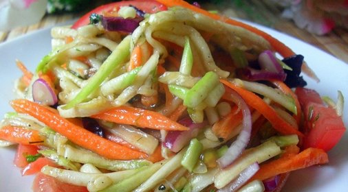 Салат из молодого кабачка с помидорами