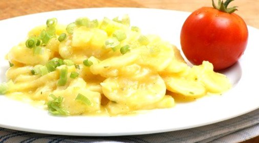 Салат из молодого картофеля с зеленым луком
