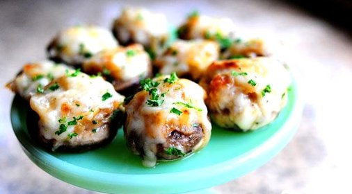 Фаршированные грибы с луком