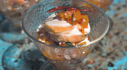 Салат из омара, манго и молодого кокоса