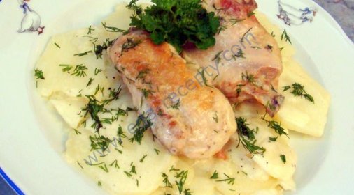 Тушеная куриная грудка в сметане