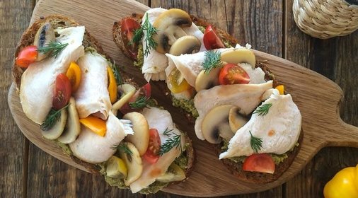 Сэндвич с куриным филе и грибами