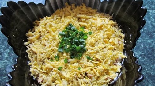 Салат Нежность с курицей огурцами и черносливом