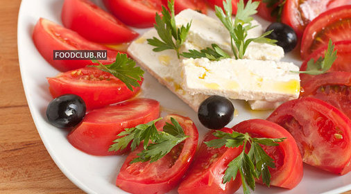 Салат из розовых помидоров с брынзой