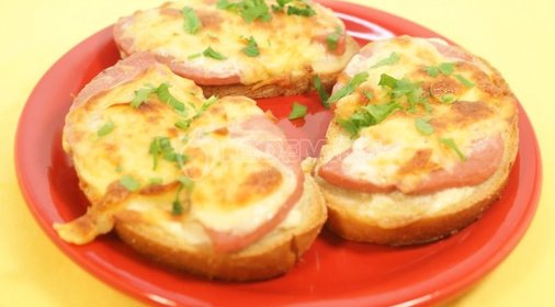 Помидоры, фаршированные салатом