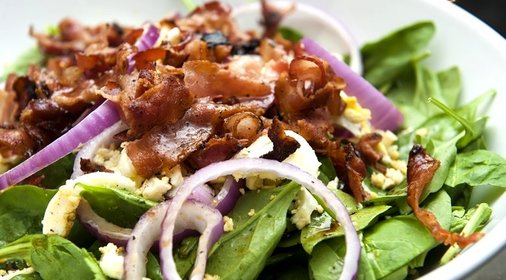 Салат со шпинатом и беконом