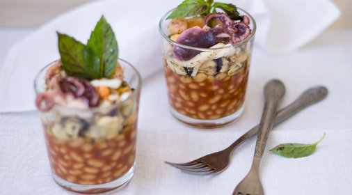 Салат из фасоли с морепродуктами