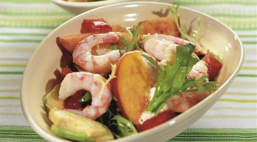 Салат из креветок с персиками