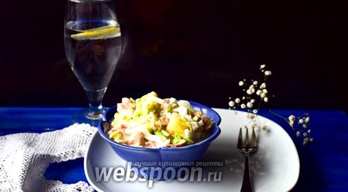 Салат из пекинской капусты, ананаса и копченого окорока