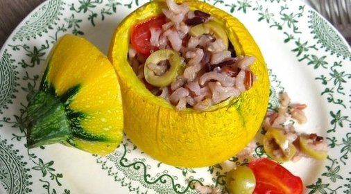 Круглые цукини, фаршированные коричневым рисом