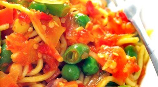 Салат из рисовой лапши с овощами и зеленью