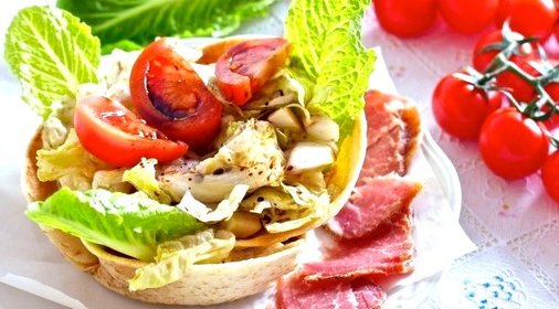 Овощной салат в хрустящей корзинке