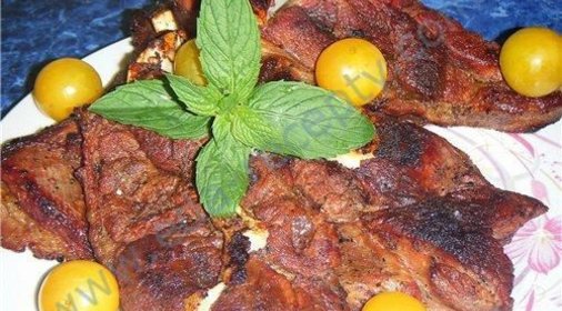 Баранина в пиве с алычой