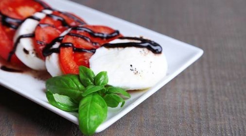 Капрезе под бальзамическим соусом