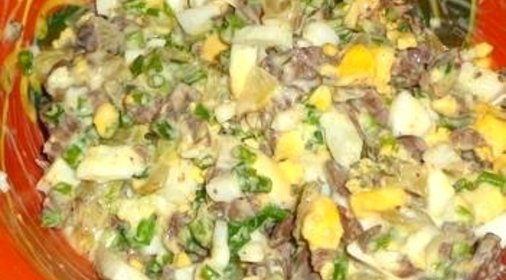 Салат с яйцом и сердцем