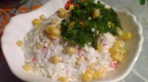 Крабовый салат с кукурузой и пекинской капустой