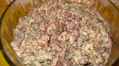 Салат из красной фасоли с сухариками