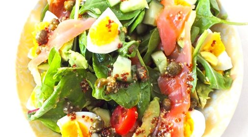 Салат с семгой и яйцом