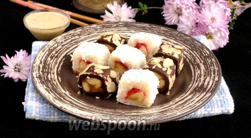 Сладкий сет с ореховым соусом