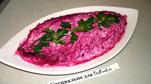 Свекольный салат с копченой курочкой