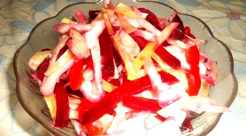 Капустный салат со свеклой