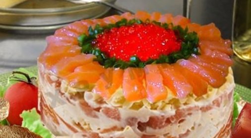 Салат слоеный Царская шуба с семгой и икрой