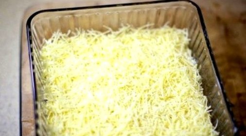Слоеный салат с курицей и грибами