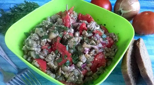 Салат с баклажанами и помидорами