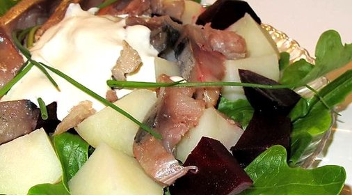 Салат из копченой рыбы