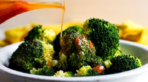 Брокколи с соусом из грейпфрута