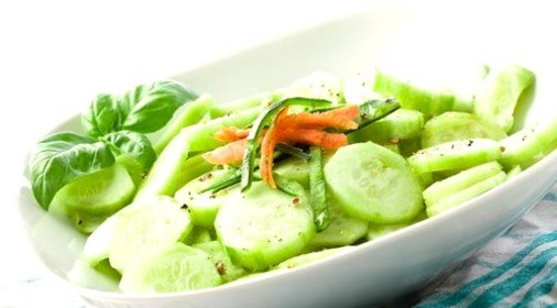 Огуречный салат с кунжутным маслом