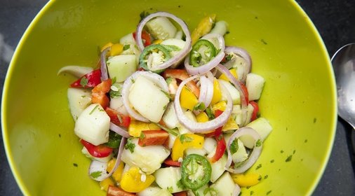 Салат из огурцов и перцев