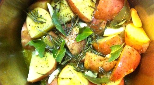 Литовская рождественская картошка в белом вине