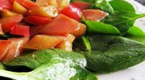 Салат из ревеня и шпината