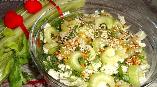Зелёный салат из сельдерея