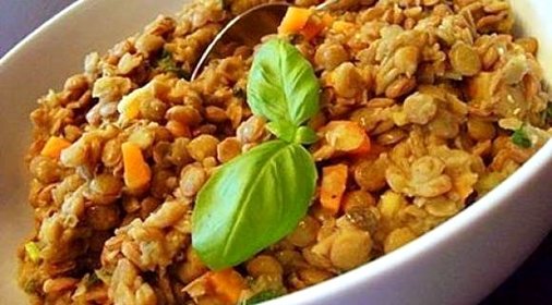 Чечевица с картофелем и морковью в сметане