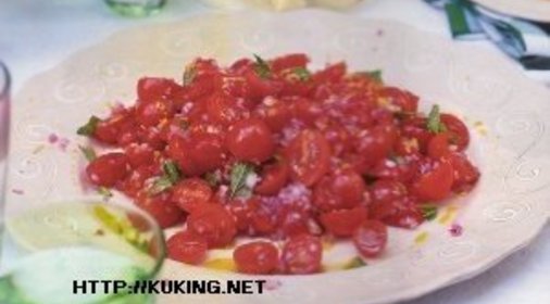 Салат из помидоров с мятой