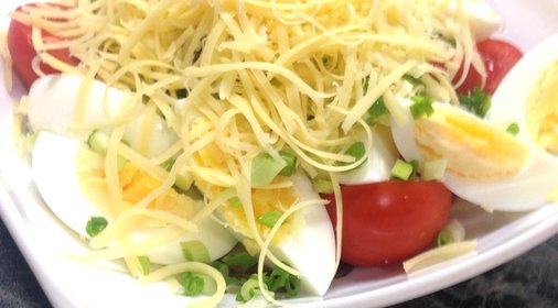 Салат из шампиньонов и черри