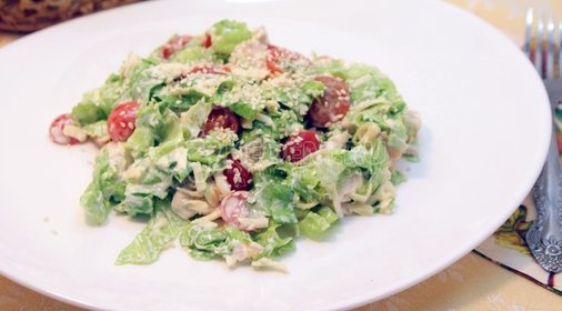 Салат с курицей и помидорками черри