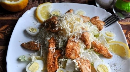 Салат с сулугуни и курицей