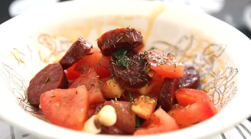 Салат с чоризо по‑андалусски