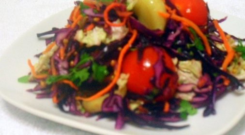 Салат из краснокочанной капусты с печеным чесноком