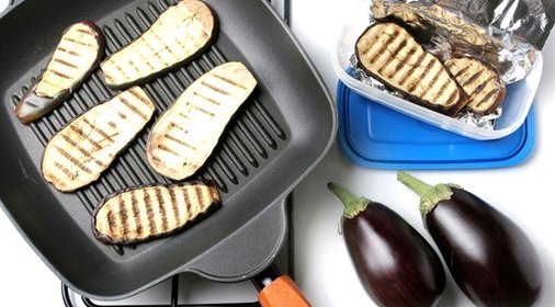 Баклажаны на гриле под соусом из йогрута