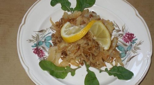 Салат из жареной капусты с семечками